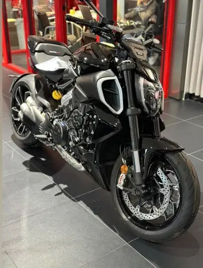Ducati Diavel V4 (2023 - 26) usata