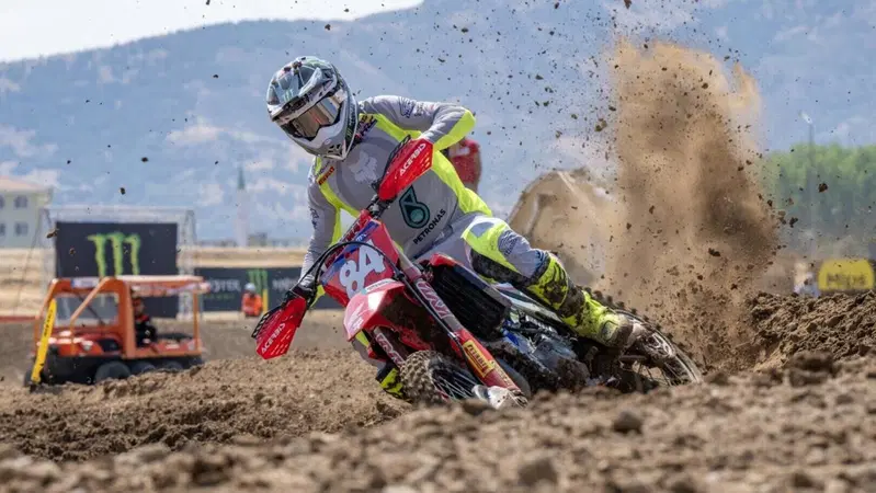 MXGP 2026 rd.17 QUALIFYING RACE – MXGP: Herlings sull’orlo… del Mondiale. MX2: Farres si tiene in gioco [VIDEO]