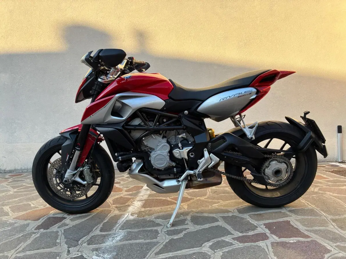 MV Agusta Rivale 800 EAS ABS (2013 - 17)
