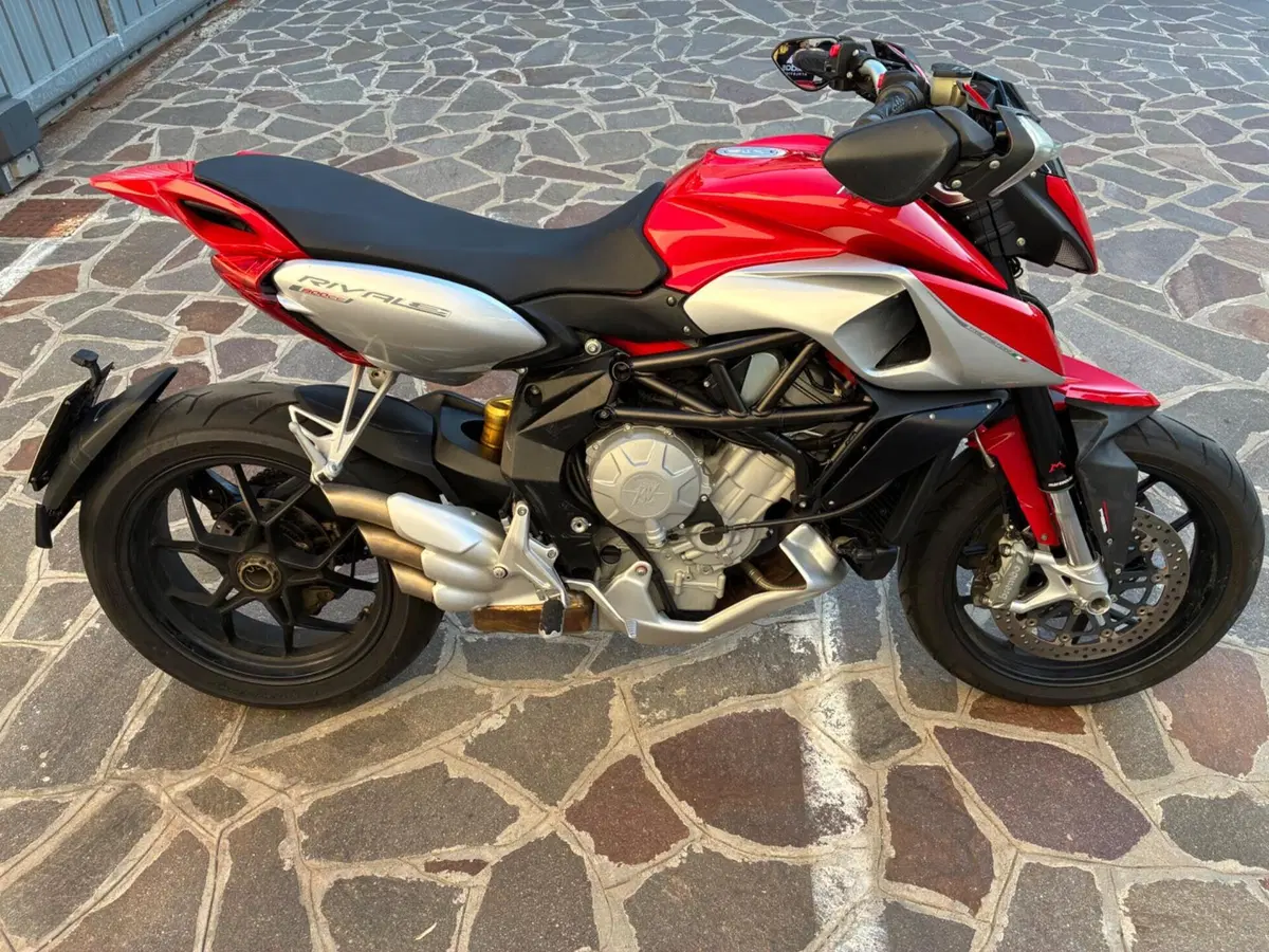 MV Agusta Rivale 800 EAS ABS (2013 - 17) (2)