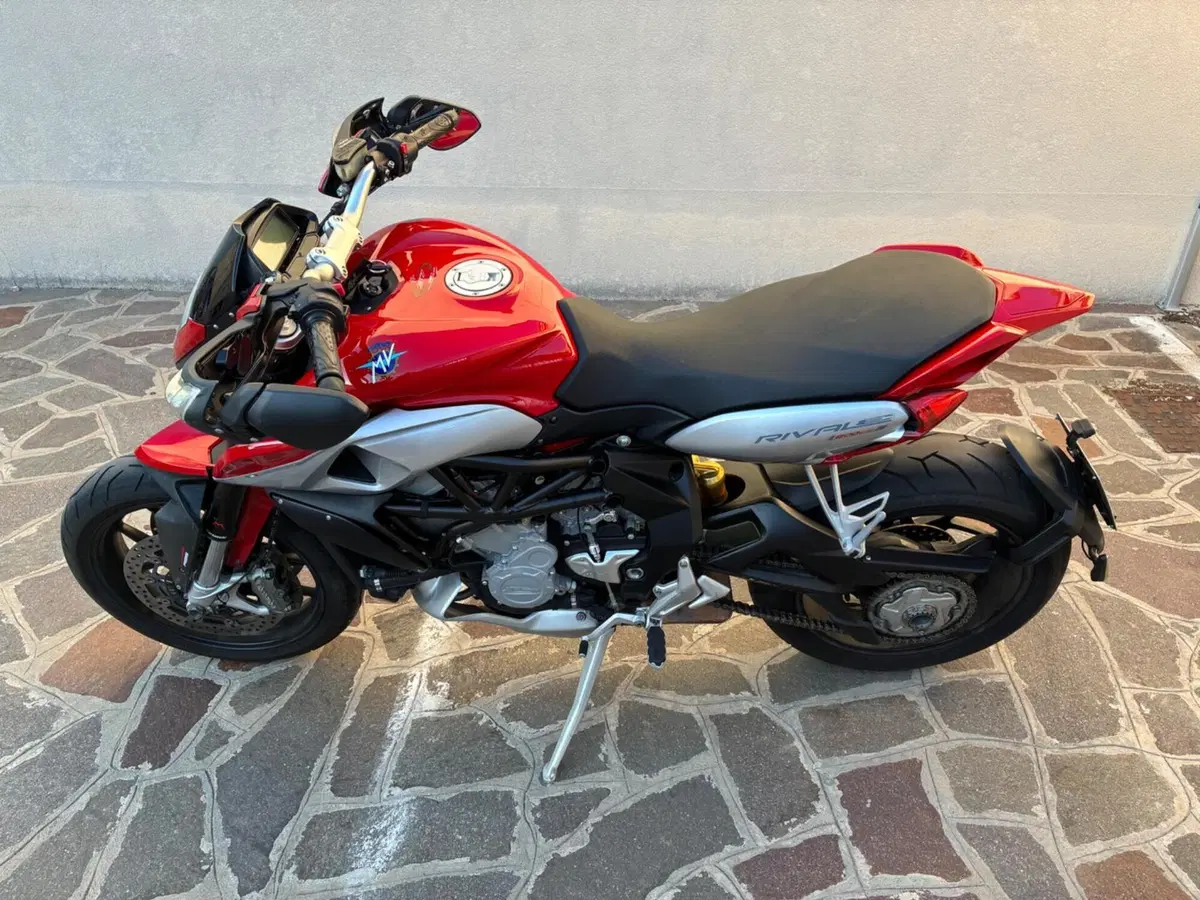 MV Agusta Rivale 800 EAS ABS (2013 - 17) (3)