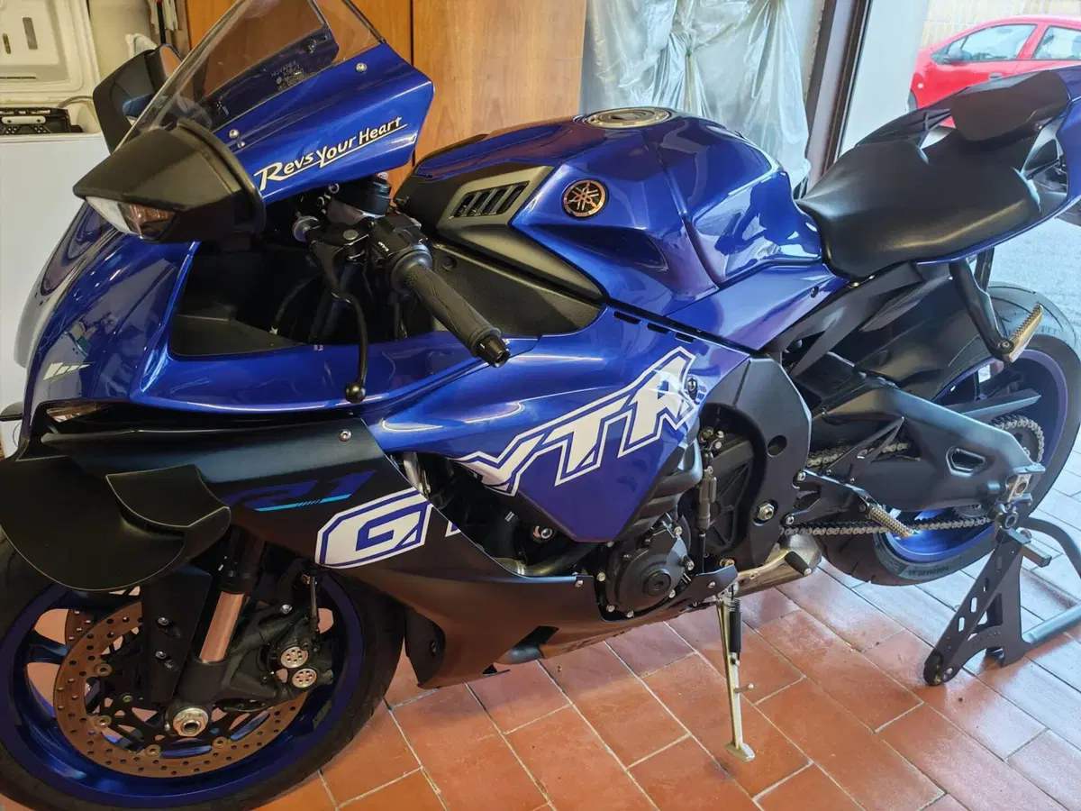 Yamaha YZF R1 (2020 - 25) (10)