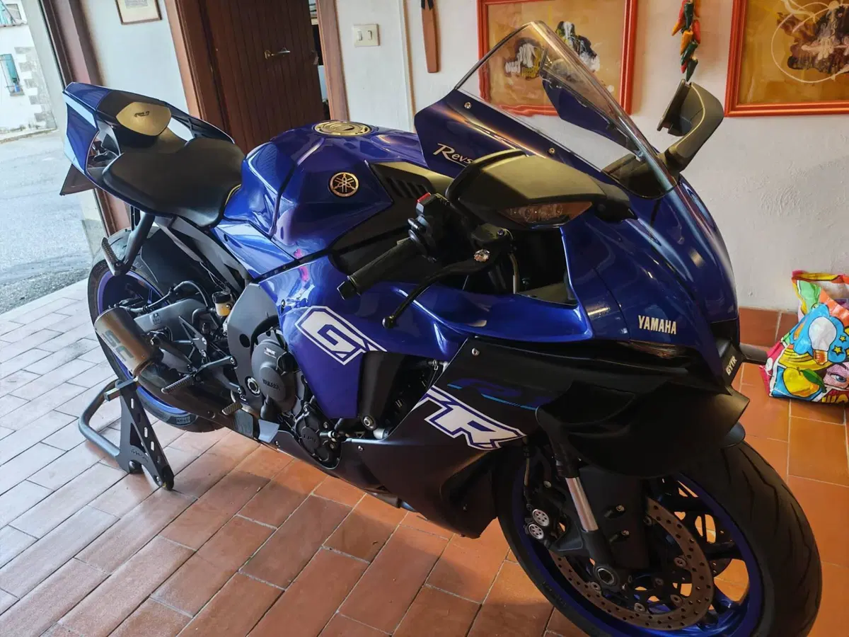 Yamaha YZF R1 (2020 - 25) (12)