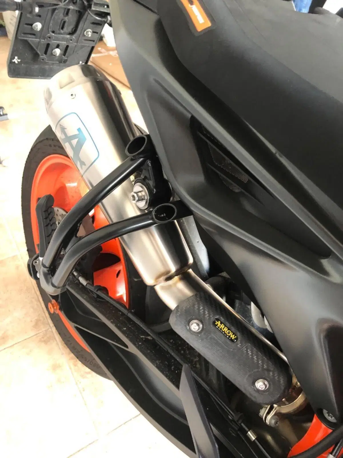 KTM 890 Duke R (2020) (5)