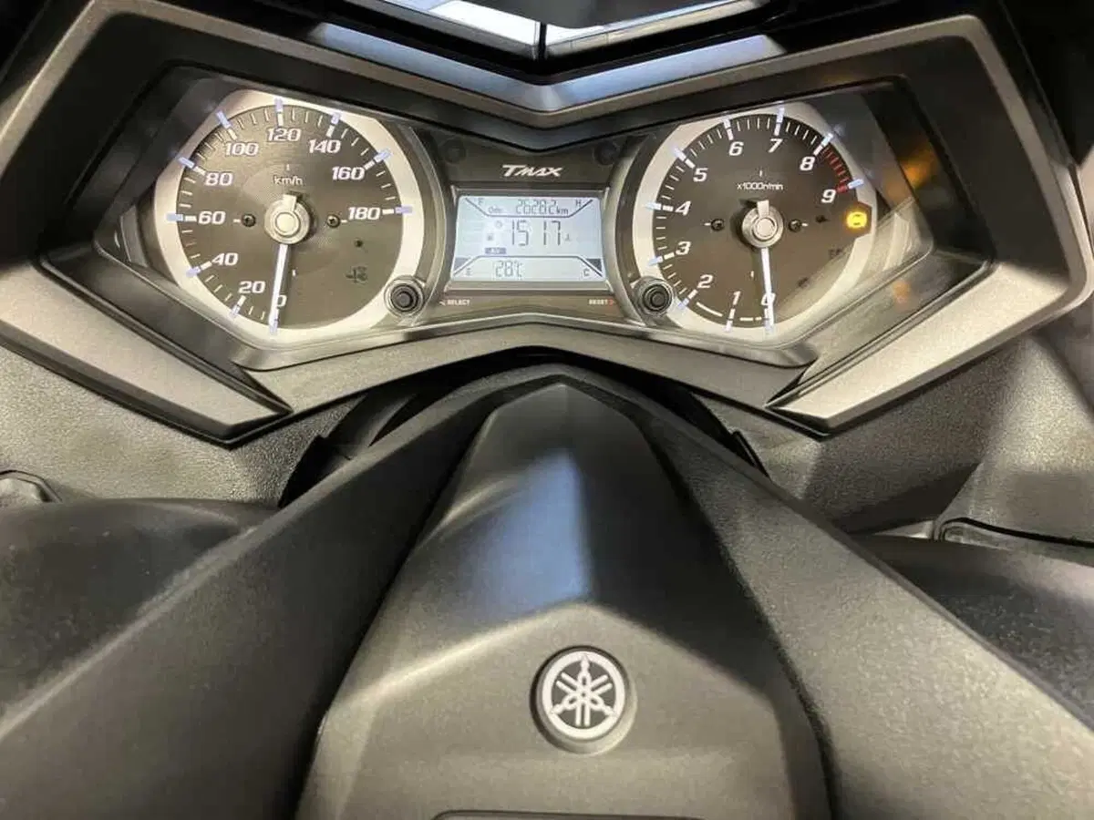Yamaha T-Max 530 Iron Max ABS (2014 - 17) (2)