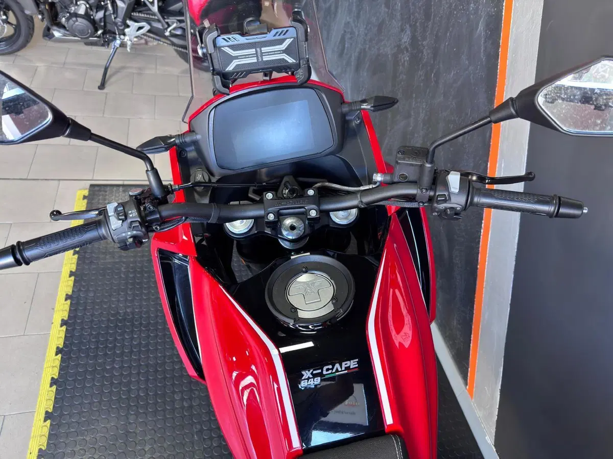 Moto Morini X-Cape 650 Gold Wheels Edition (2022 - 26) (9)