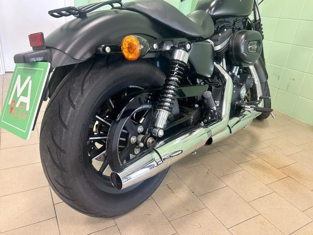 Harley-Davidson 883 Iron (2014 - 16) - XL 883N (4)