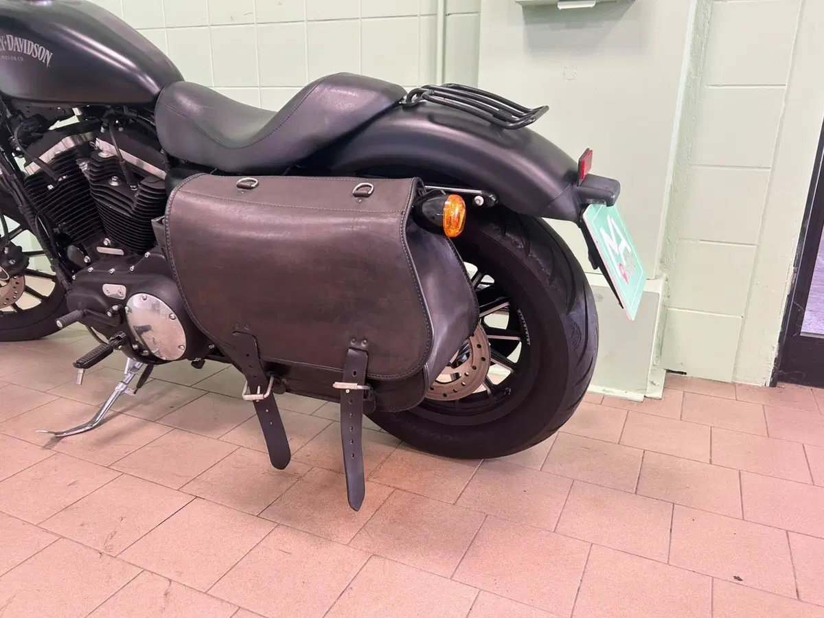 Harley-Davidson 883 Iron (2014 - 16) - XL 883N (16)