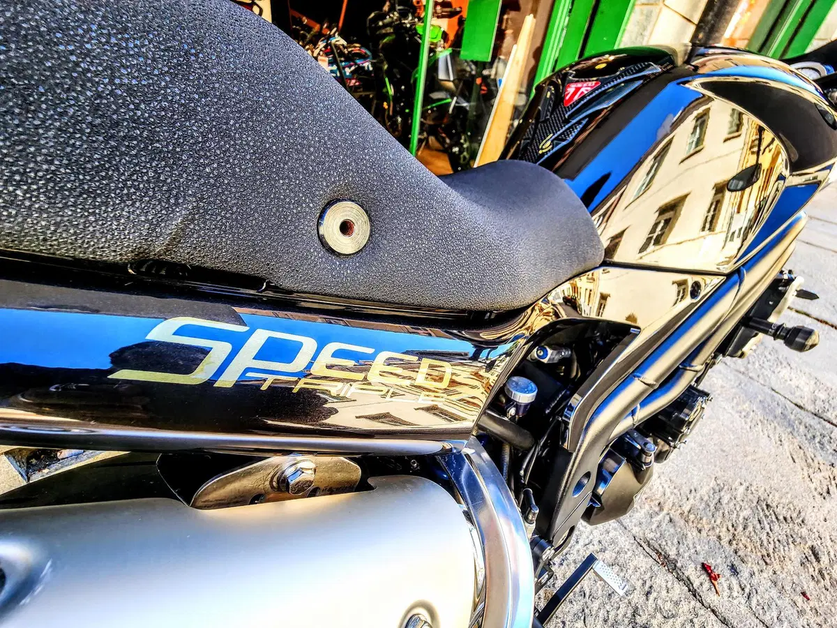 Triumph Speed Triple 1050 (2005 - 11) (11)