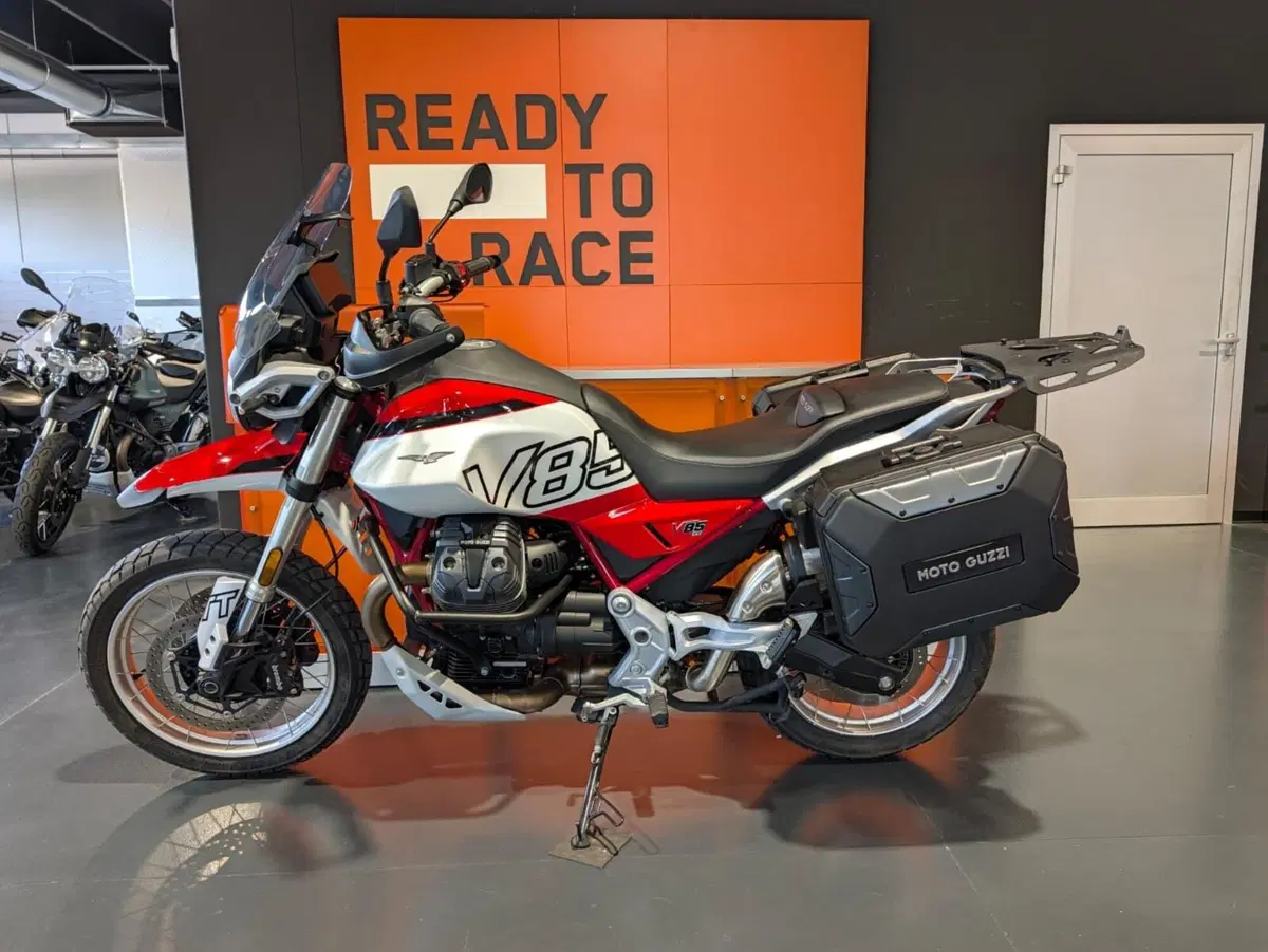 Moto Guzzi V85 TT (2024 - 26) (2)