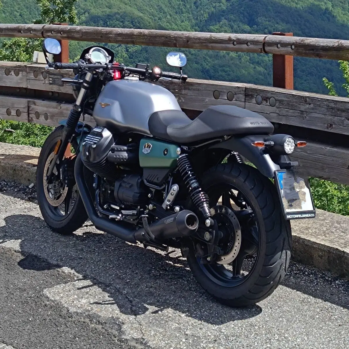 Moto Guzzi V7 Stone Centenario (2021 - 22) (4)
