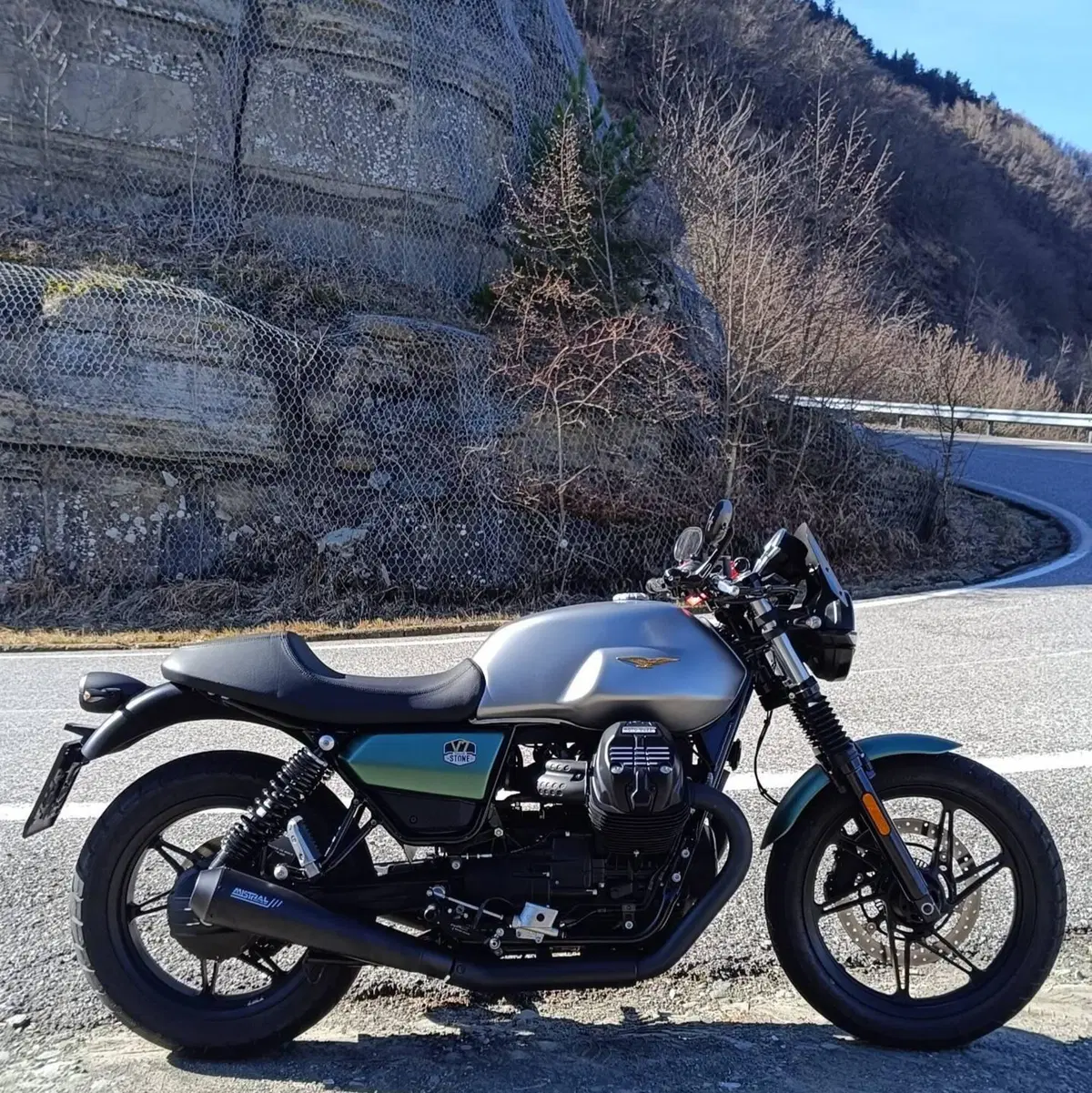 Moto Guzzi V7 Stone Centenario (2021 - 22) (5)
