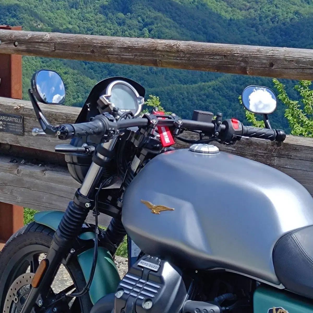 Moto Guzzi V7 Stone Centenario (2021 - 22) (3)