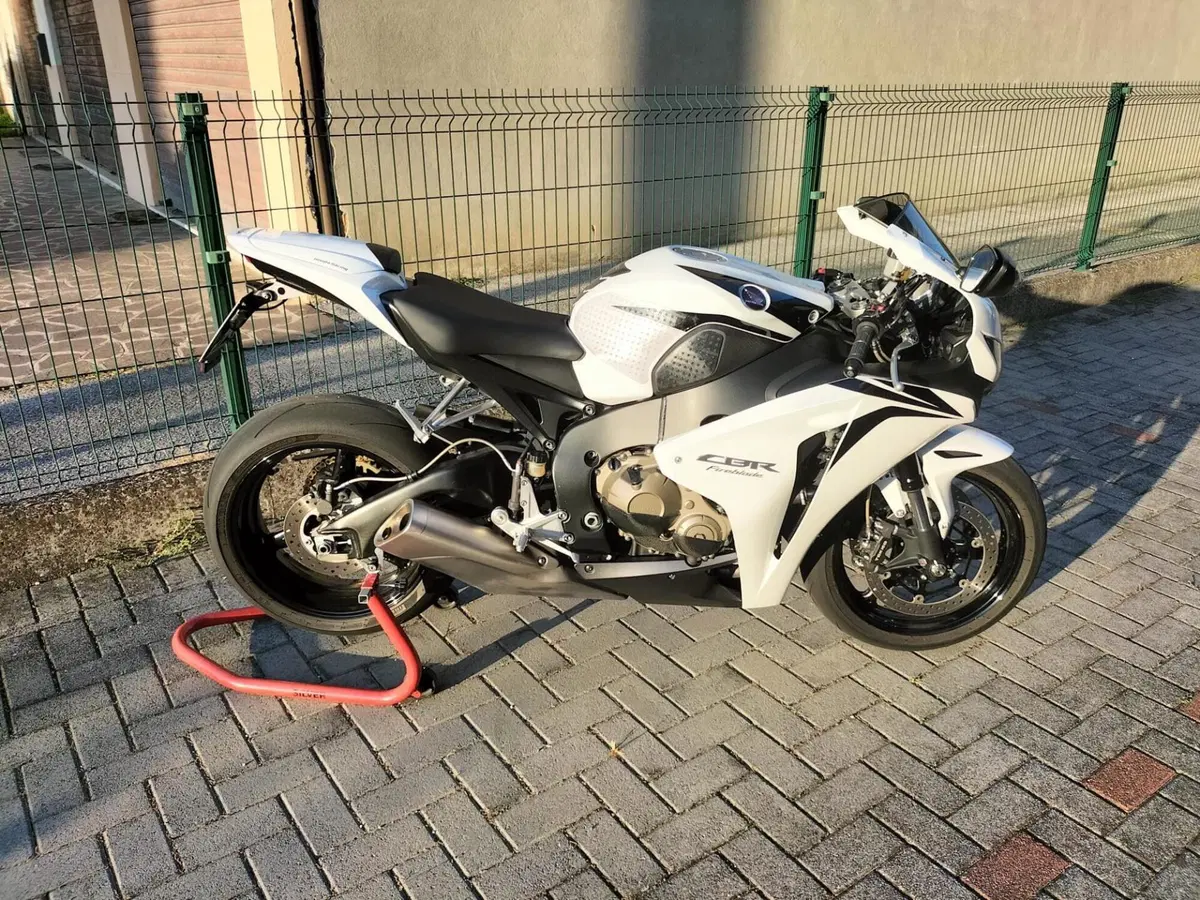 Honda CBR 1000 RR Fireblade (2008 - 11) (2)