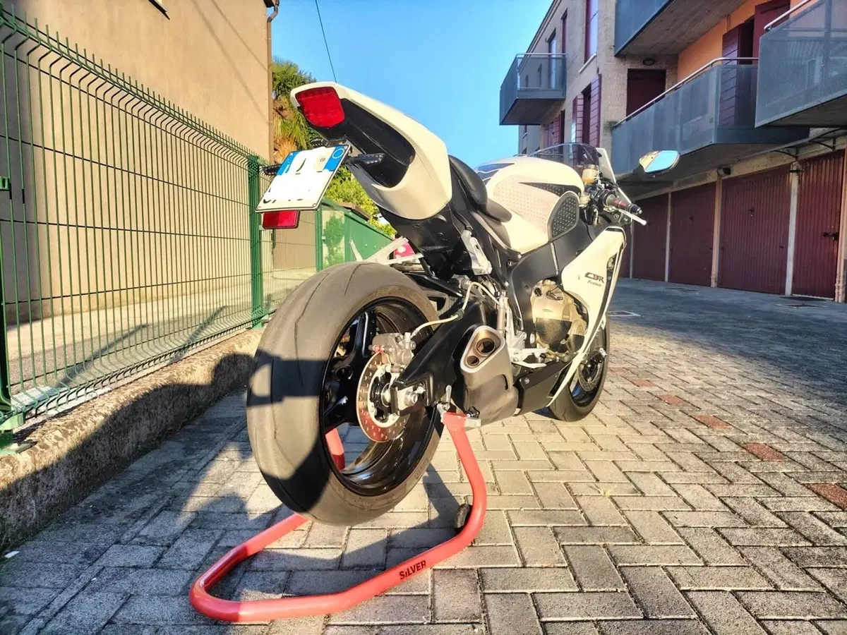 Honda CBR 1000 RR Fireblade (2008 - 11) (4)