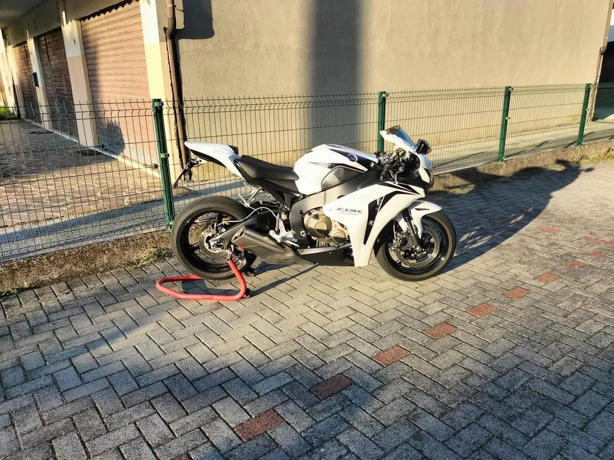 Honda CBR 1000 RR Fireblade (2008 - 11) (7)