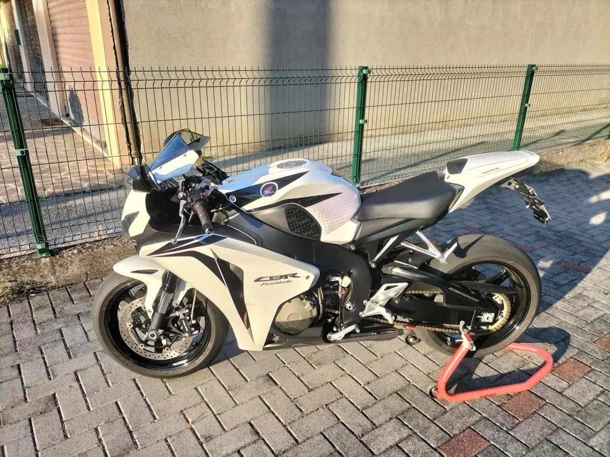 Honda CBR 1000 RR Fireblade (2008 - 11) (8)