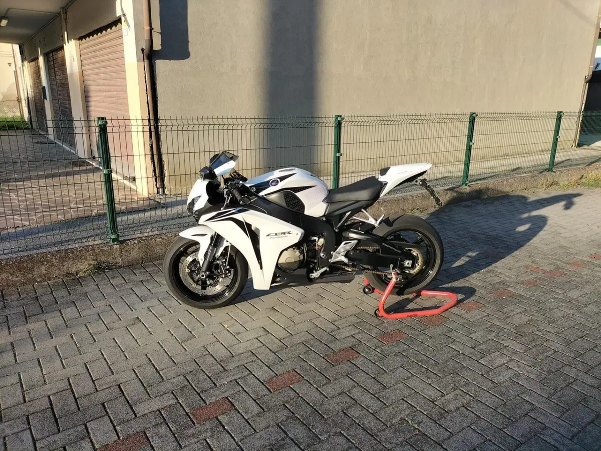 Honda CBR 1000 RR Fireblade (2008 - 11) (9)