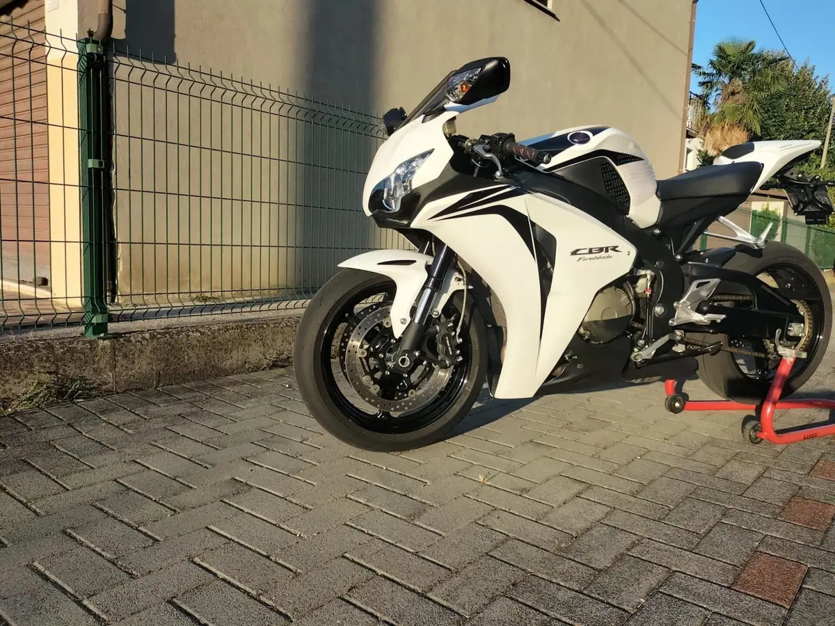 Honda CBR 1000 RR Fireblade (2008 - 11) (10)
