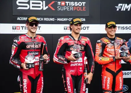 Bulega domina la Superpole Race di Magny Cours 