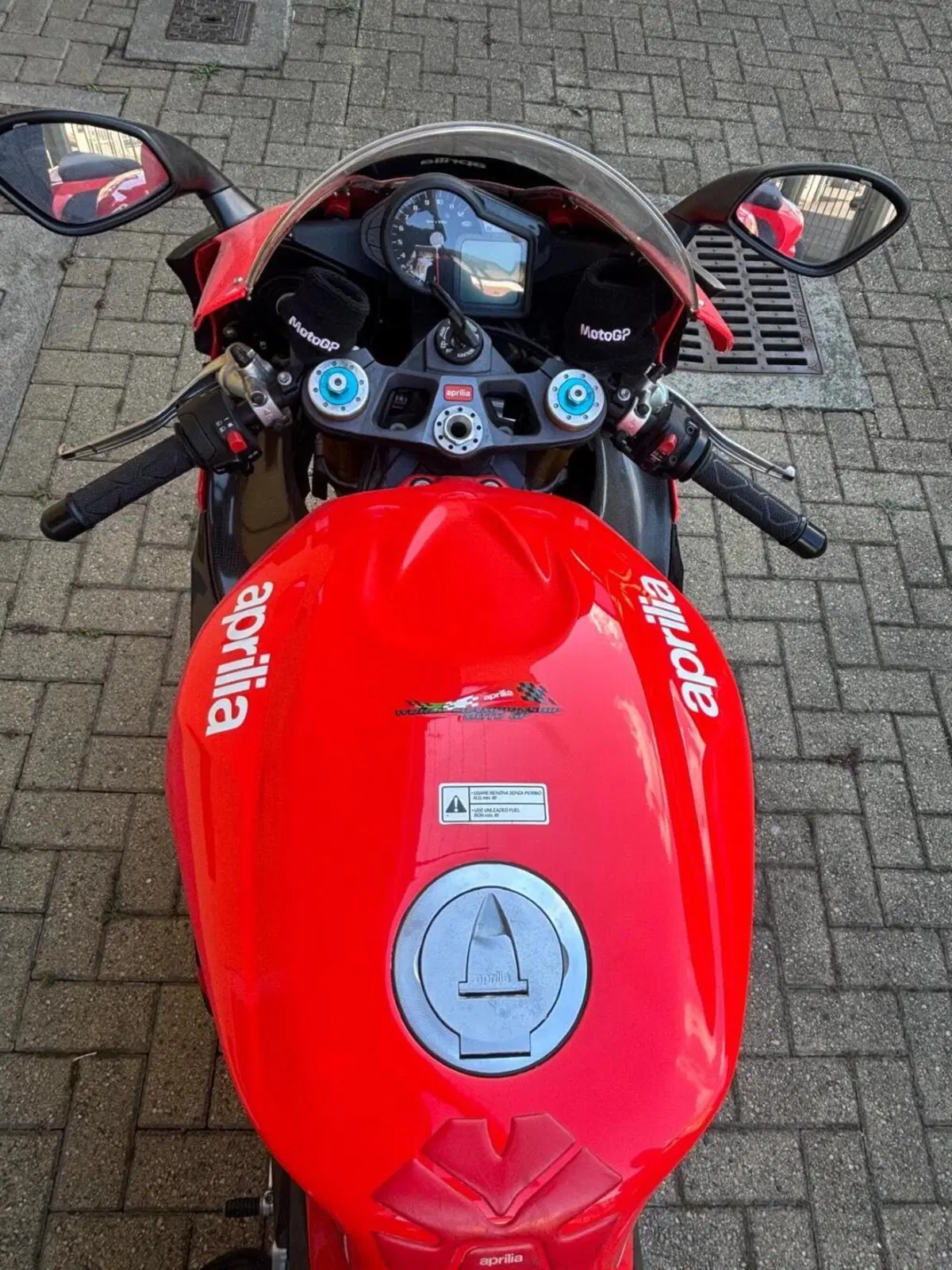 Aprilia RSV 1000 (2003 - 04) (3)