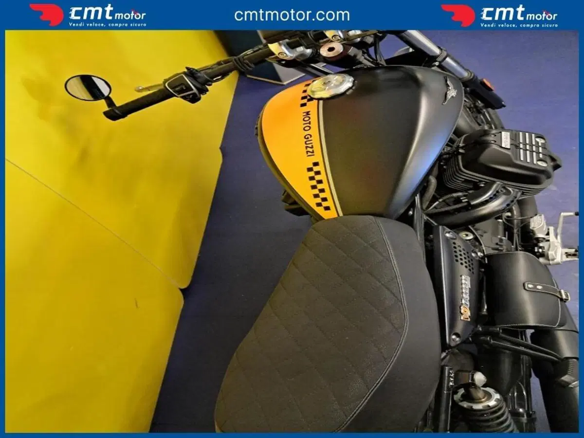 Moto Guzzi V9 Bobber (2016 - 18) (7)