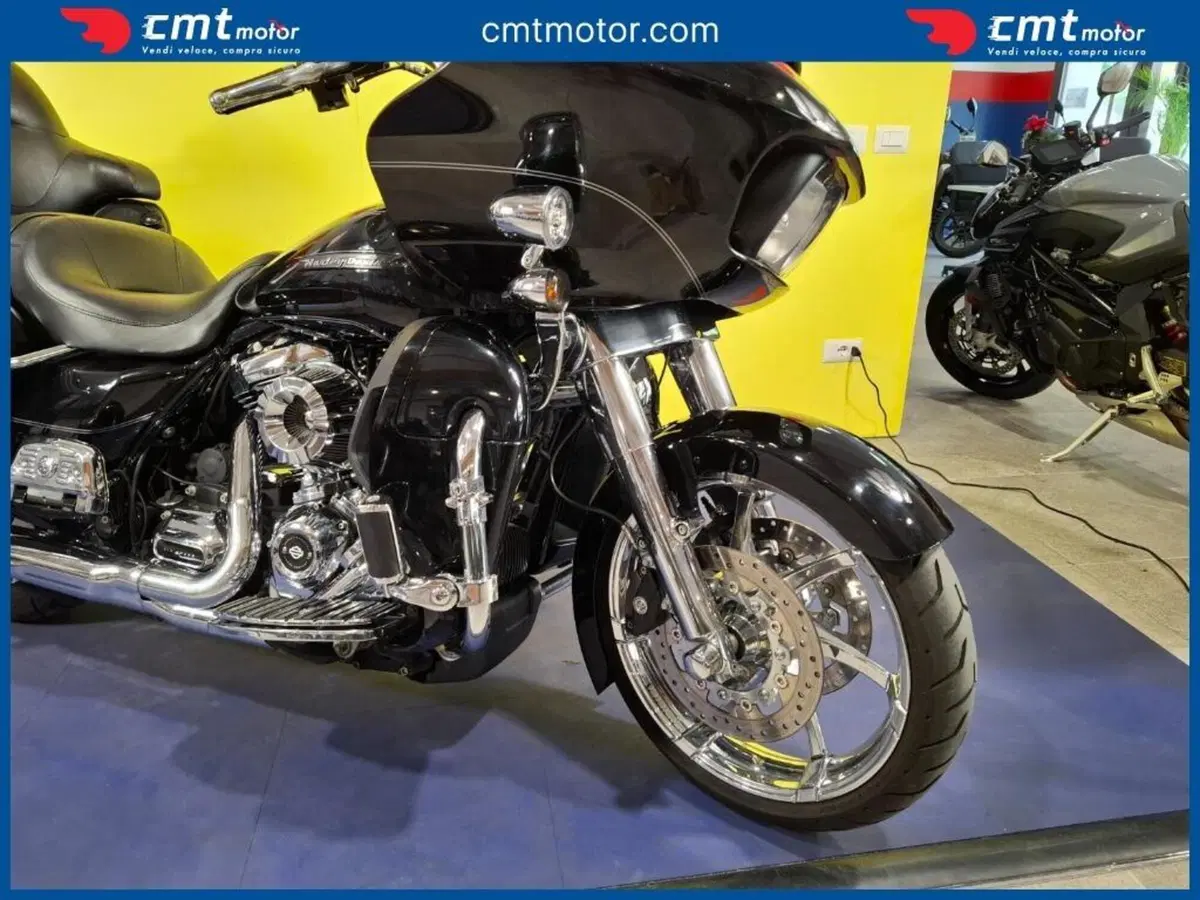 Harley-Davidson 107 Road Glide Ultra (2017 - 18) - FLTRU (8)