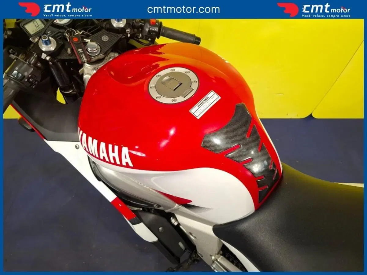 Yamaha YZF R6 (1999 - 00) (9)