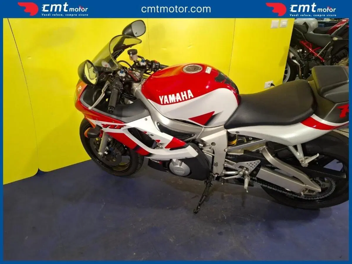 Yamaha YZF R6 (1999 - 00) (11)