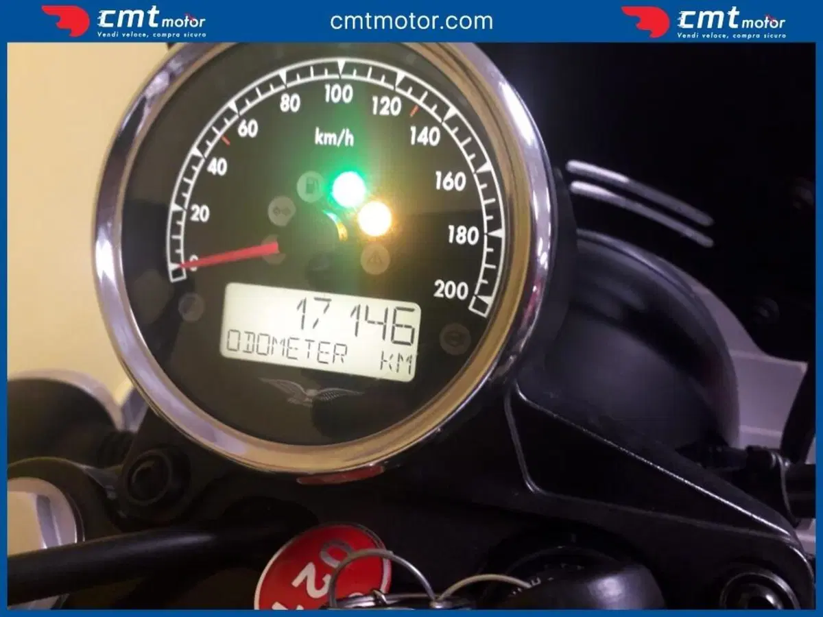 Moto Guzzi V7 III Stone (2017 - 20) (5)