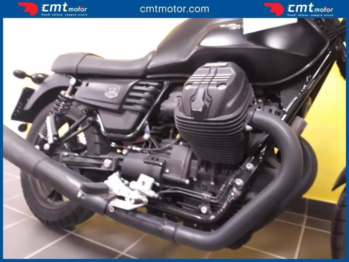 Moto Guzzi V7 III Stone (2017 - 20) (11)