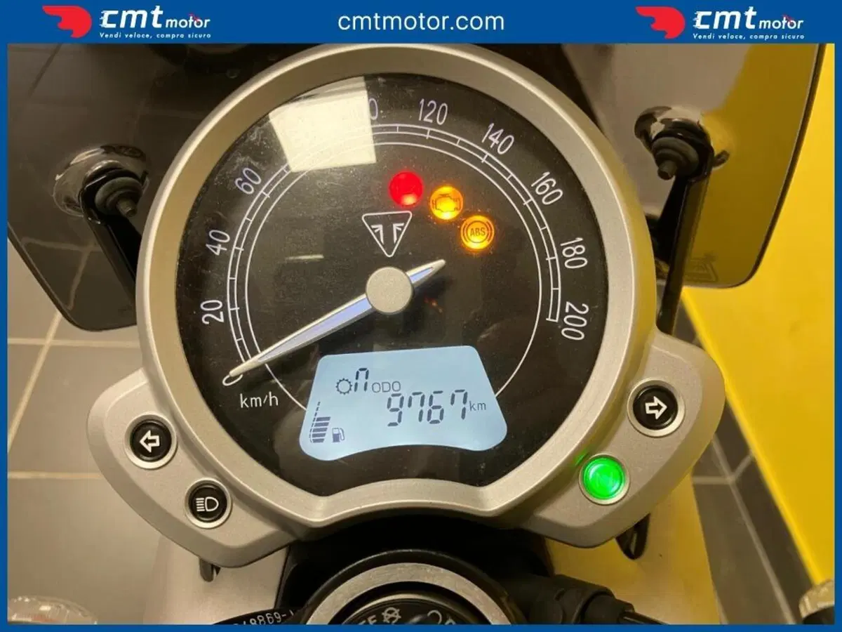 Triumph Street Twin 900 (2017 - 18) (5)