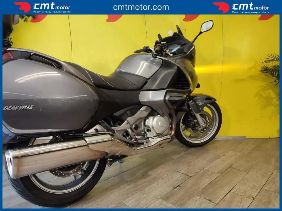 Honda Deauville 700 ABS (8)