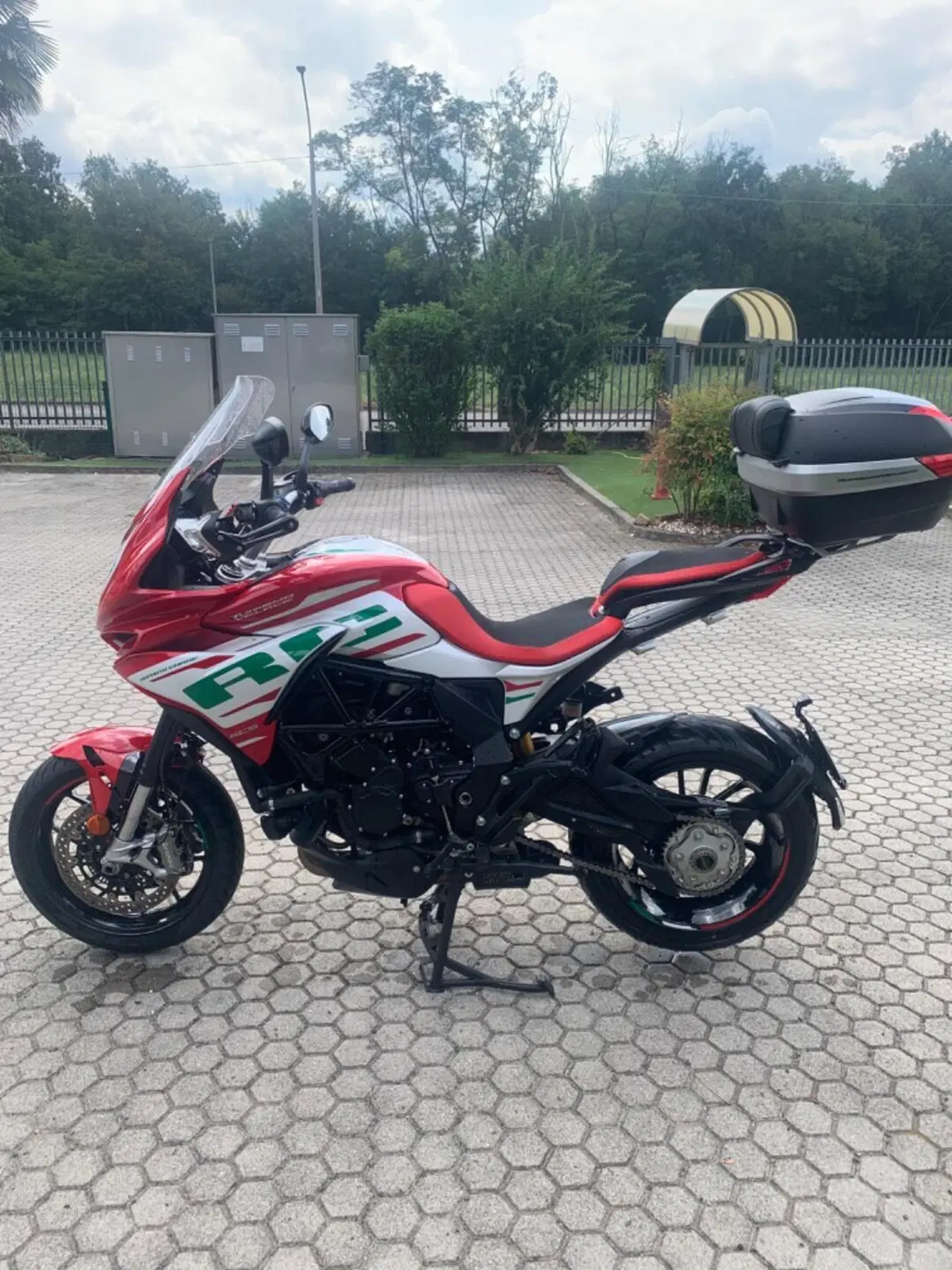 MV Agusta Turismo Veloce 800 RC SCS (2022 - 26) (2)