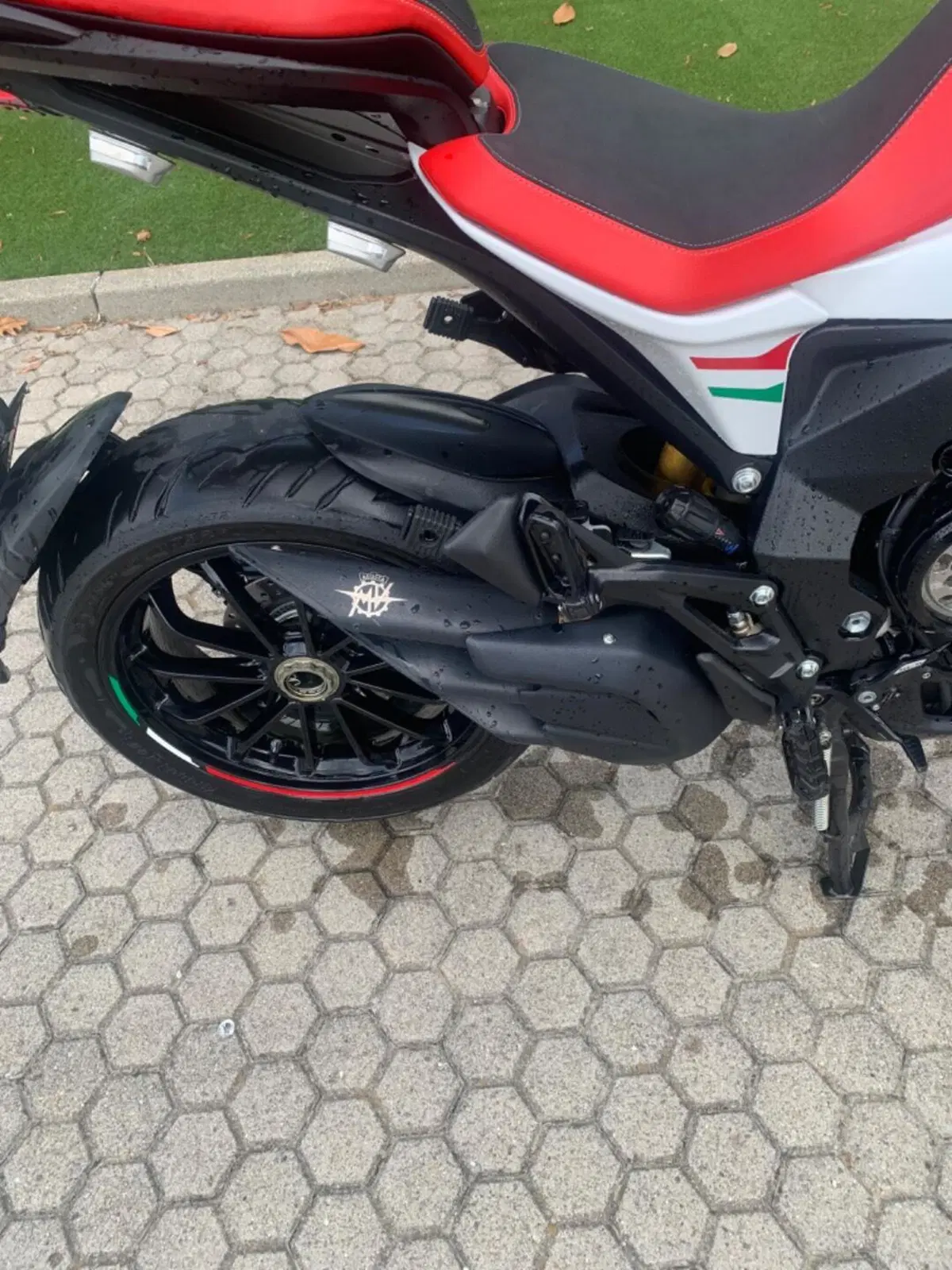 MV Agusta Turismo Veloce 800 RC SCS (2022 - 26) (6)