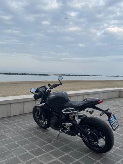 Triumph Street Triple RS (2017 - 19) usata