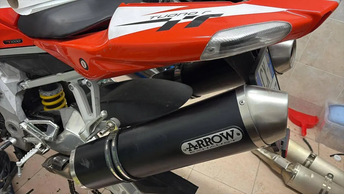 Aprilia Tuono 1000 R (2006 - 10) (4)