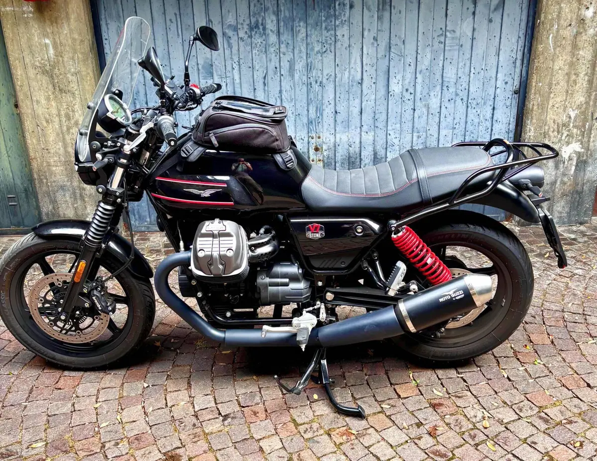 Moto Guzzi V7 Stone Special Edition (2022 - 25) (3)
