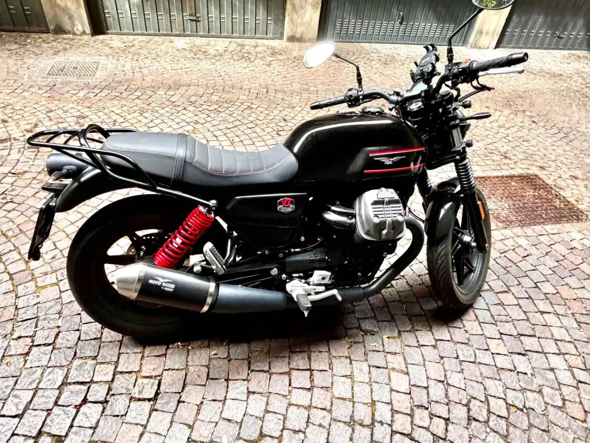 Moto Guzzi V7 Stone Special Edition (2022 - 25) (4)