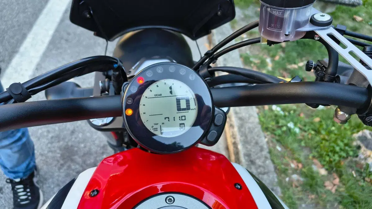 Yamaha XSR 700 (2022 - 26) (8)