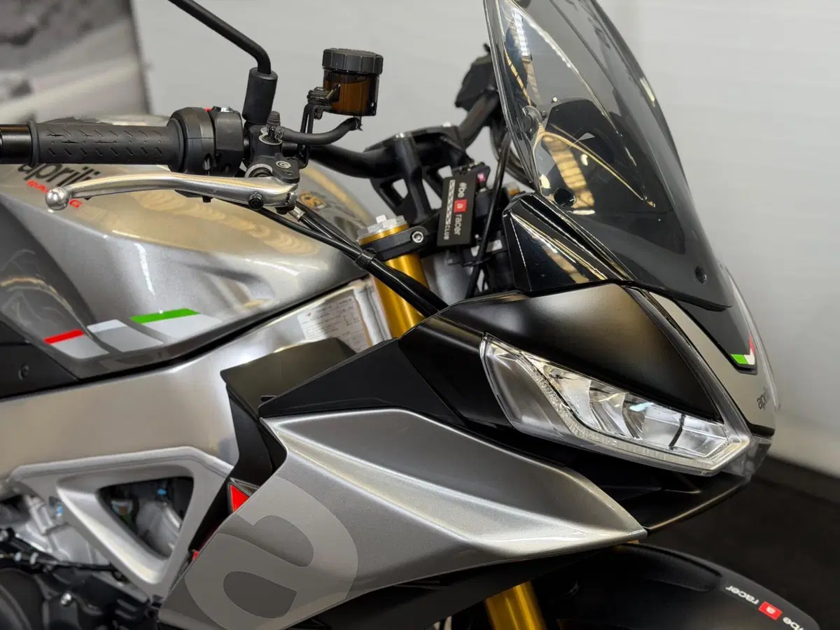 Aprilia Tuono V4 (2021 - 24) (6)