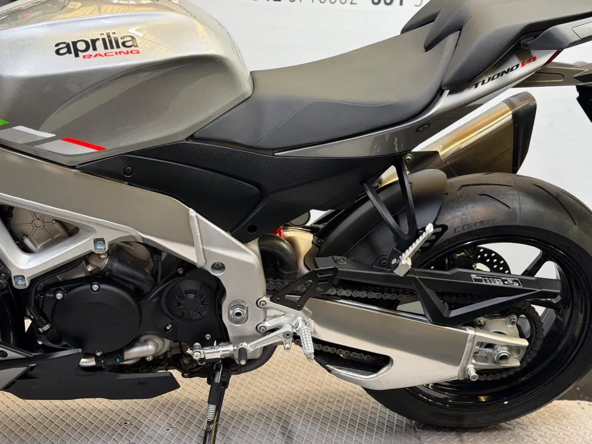Aprilia Tuono V4 (2021 - 24) (11)