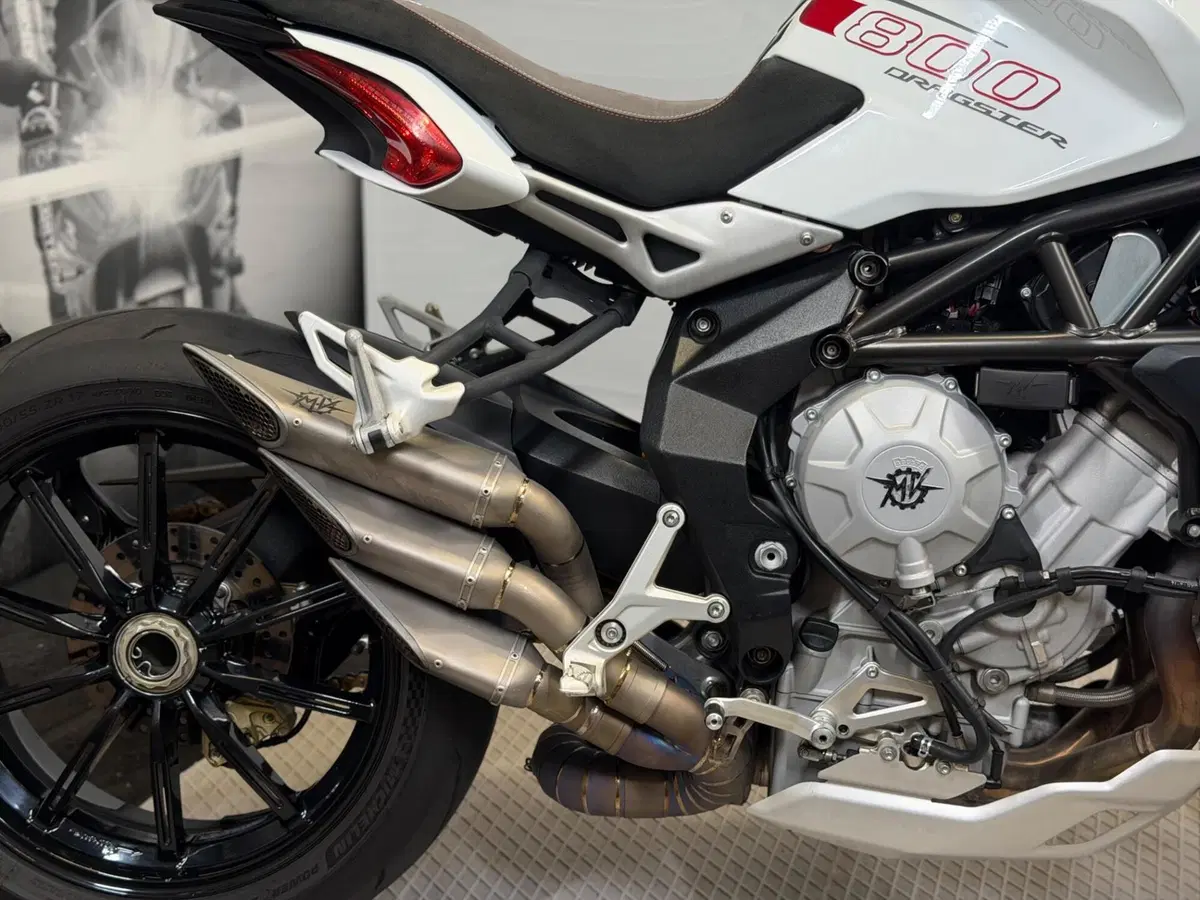 MV Agusta Dragster 800 (2014 - 19) (2)
