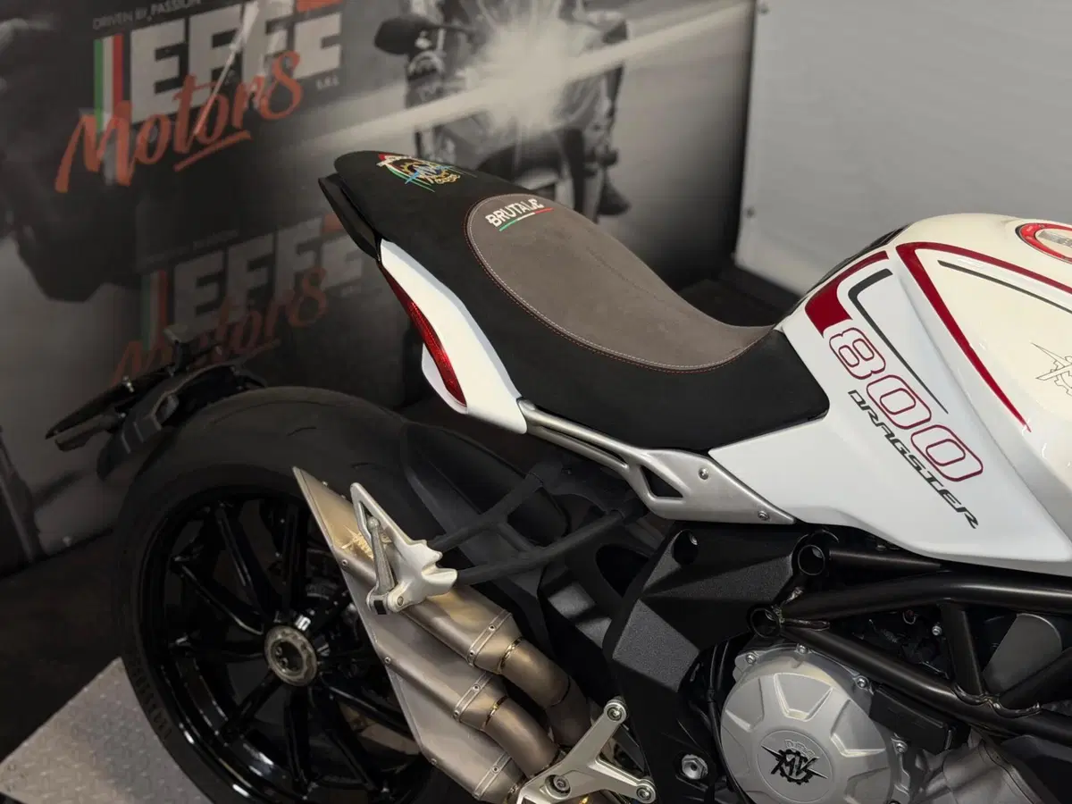 MV Agusta Dragster 800 (2014 - 19) (4)
