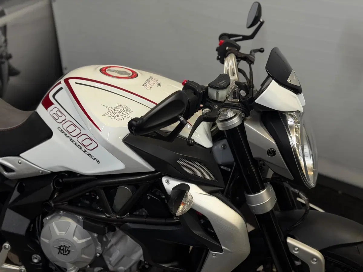 MV Agusta Dragster 800 (2014 - 19) (5)