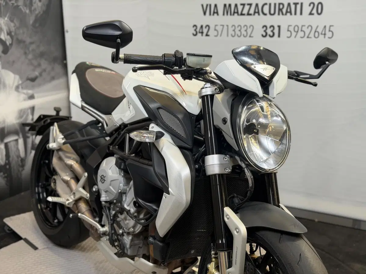 MV Agusta Dragster 800 (2014 - 19) (7)