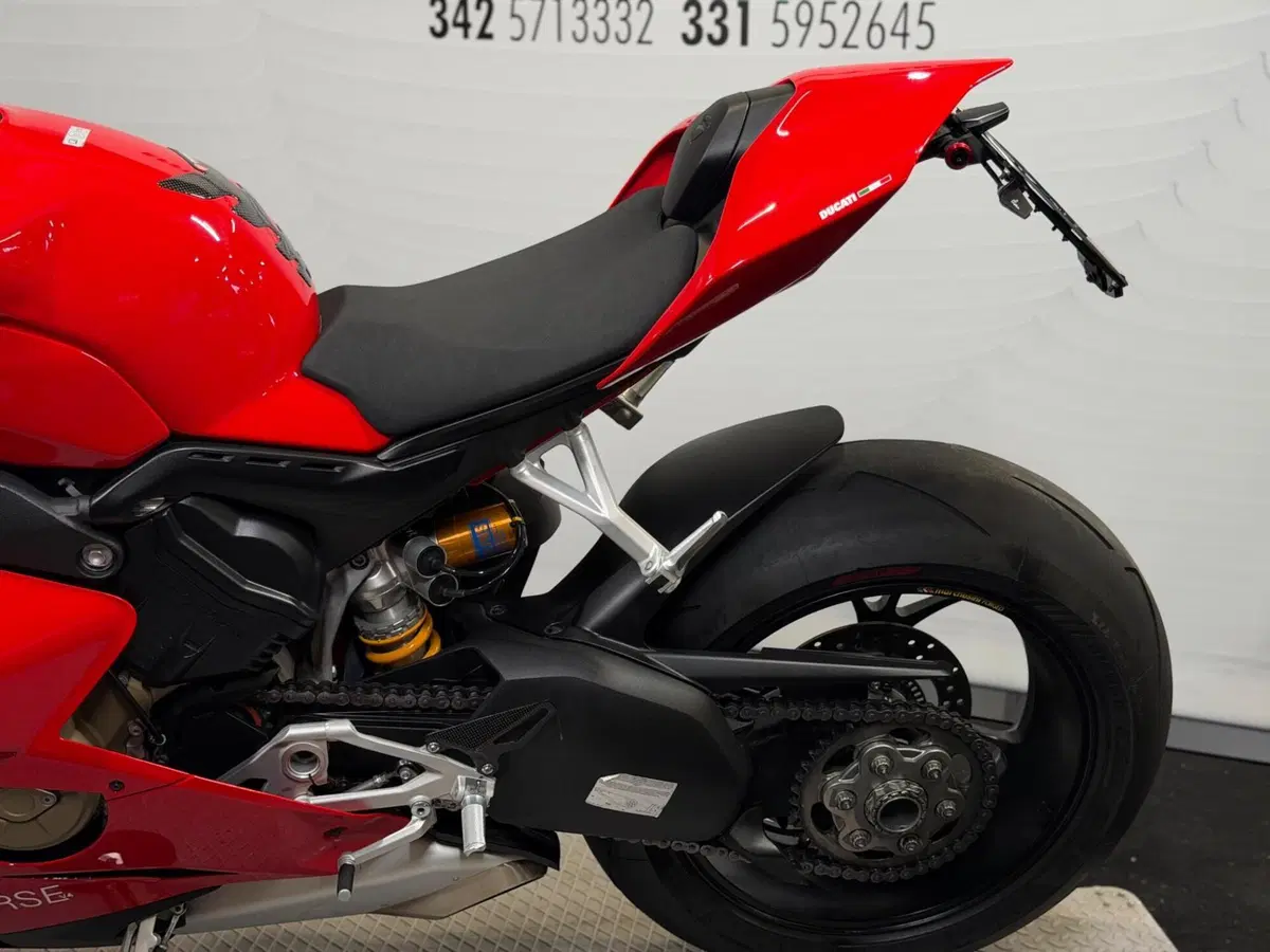 Ducati Panigale V4 S 1100 (2021) (9)