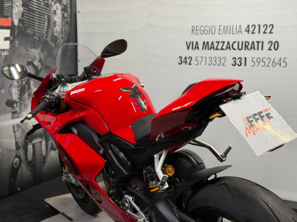 Ducati Panigale V4 S 1100 (2021) (11)