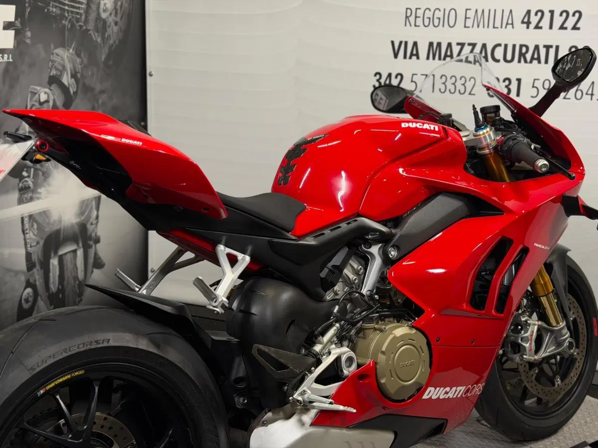 Ducati Panigale V4 S 1100 (2021) (12)