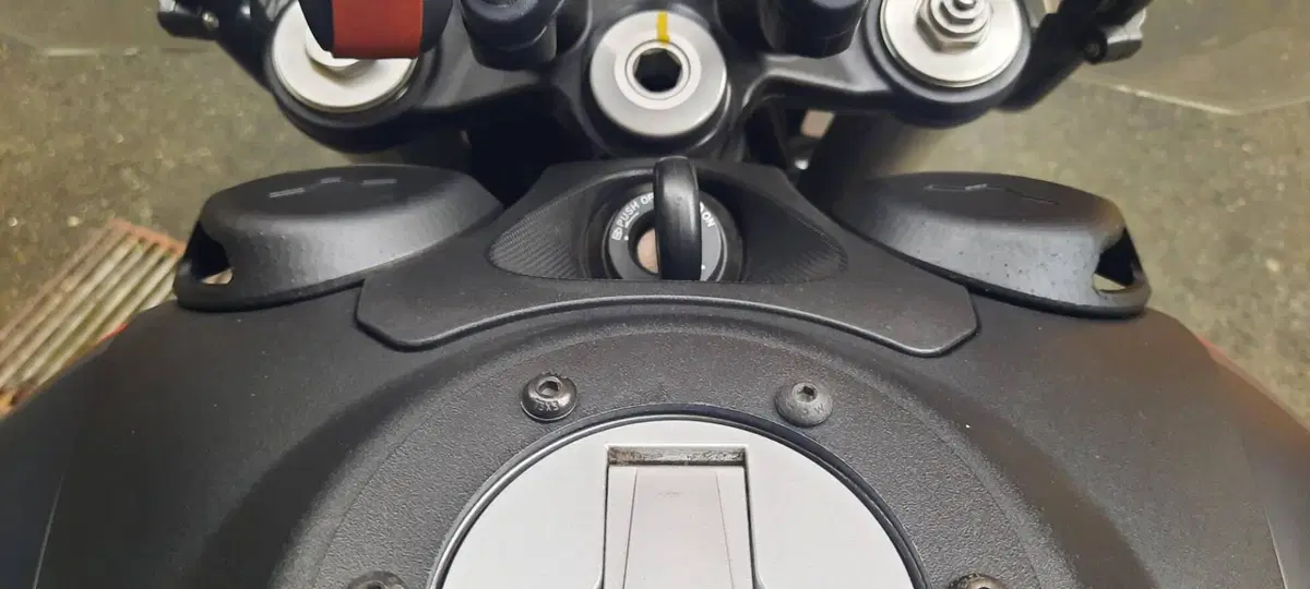 Moto Guzzi V85 TT (2021 - 23) (2)